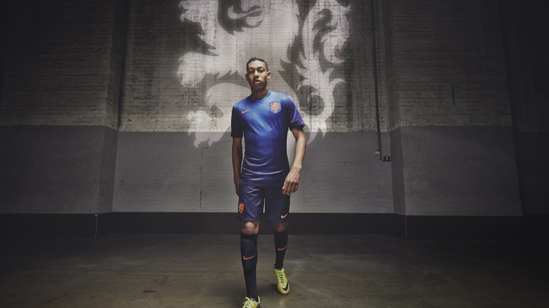 中国足球体育媒体报道聚焦战绩与背后机制,分析中国足球